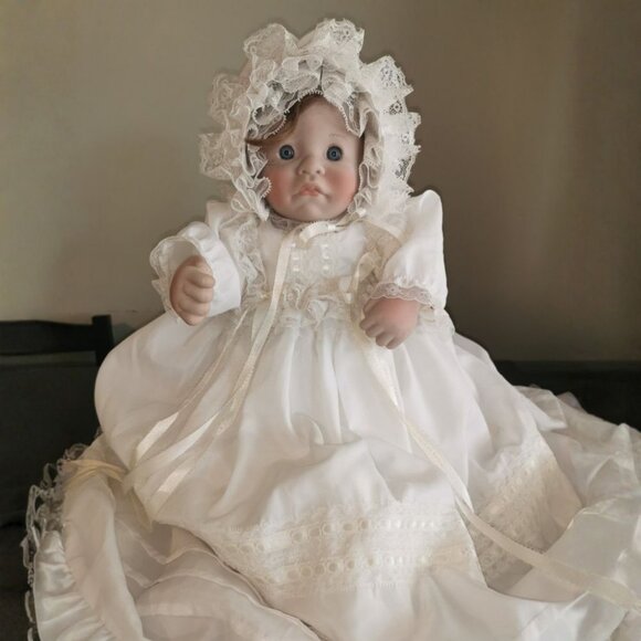 22" LEE MIDDLETON "First Noments" Doll in Christening Gown and Bonnet, Signed - Picture 1 of 10